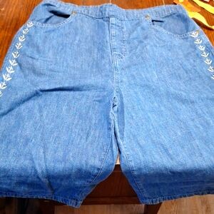 AMERICAN SWEETHEART size 14 crop jeans.